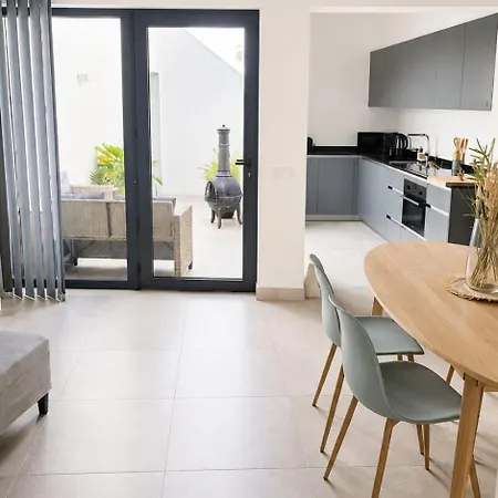 Courtyard House Διαμέρισμα Φάρο