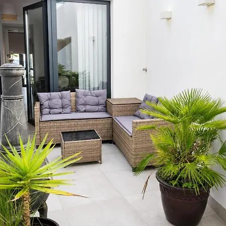 Courtyard House *